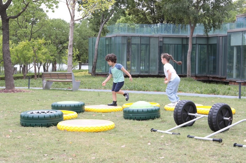 Outdoor-Motorik-Reifen Set Kinder oben Outdoor-Motorik-Reifen Set Kinder oben