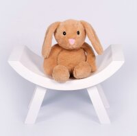 Gewichtstier Hase Hilde auf dem Stuhl