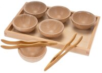 Sortiertablett mit Holzschalen und Pinzetten