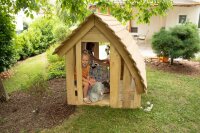 Spielhaus Waldhütte mit Kind