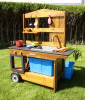 Outdoor Spielküche mit Pumpe - fahrbar, inkl. 32-tlg. Küchenset