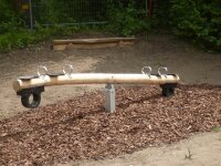 Holzwippe Robinie, auf dem Spielplatz
