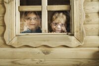 Kita Spielhaus mit Veranda Fenster mit Kindern
