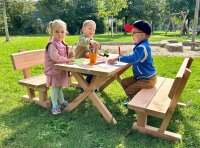 Kindergarten Sitzgarnitur mit Kindern