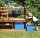 Outdoor Spielkueche Detail Pumpe mit Kind