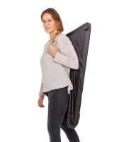 Frau mit Tragetasche