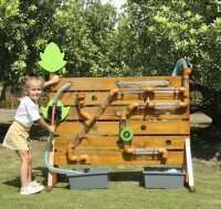 Outdoor Wasserwand Kind spielt