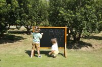 Outdoor Kreidetafel mit Kindern