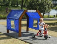Outdoor Waschanlage mit Maedchen
