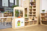 Spielregal Auto im Raum