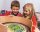 Farbschleuder Holz mit Kindern