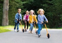 Wheelie mit Kinder draußen