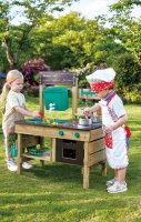 Outdoor Spielküche mit Kindern