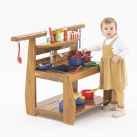 Outdoor Spielküche mit Kind
