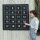 Kreidetafel Zahlen mit Kind Betonwand