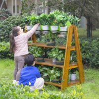 Outdoor-Pflanzen-Regal mit Kindern