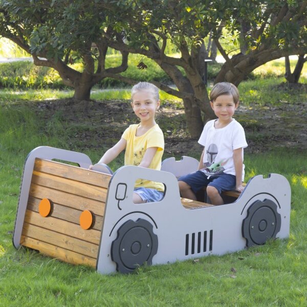Outdoor Spielauto mit Kindern