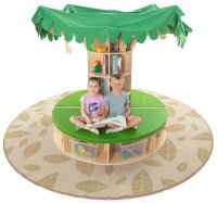 Lese-Insel Baum mit Teppich und Kindern