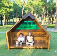 Outdoor Wanderhütte mit Farbfenstern 359