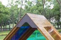 Outdoor Wanderhütte mit Farbfenstern