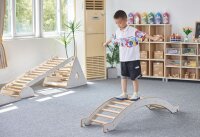 Kletterbogen mit Junge
