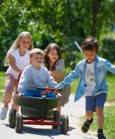 Surfer Boat Winther mit Kindern