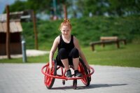 sportliches Mädchen mit Wheeyl Rider