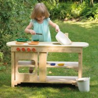 Spielküche Outdoor mit Kind und SPülschüssel