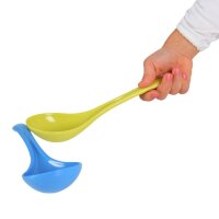 Kinder Schöpfkelle mit Hand grün blau