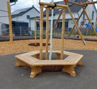 6-Eck Baumban im Schulhof