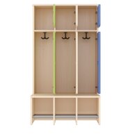 Komplettgarderobe geöffnete Türen